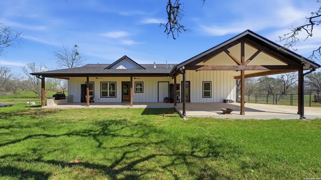 Exterior details and patio area of a home in , Seguin (Image 3).