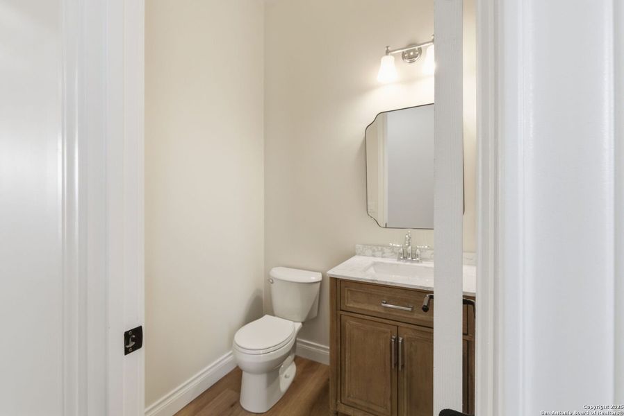 Furnished interior view inside a new home in , Bandera (Image 18).