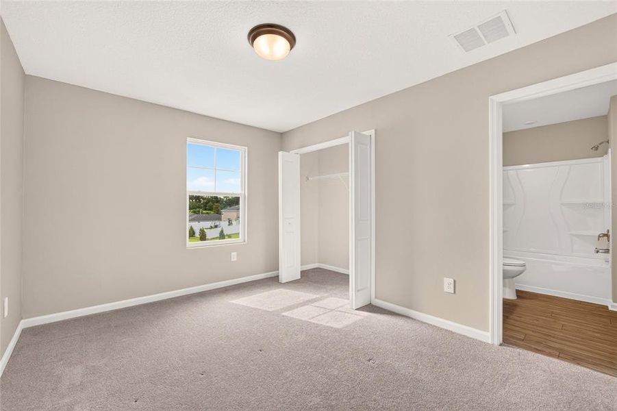 Spacious, unfurnished interior of a new home in , Alachua (Image 35).