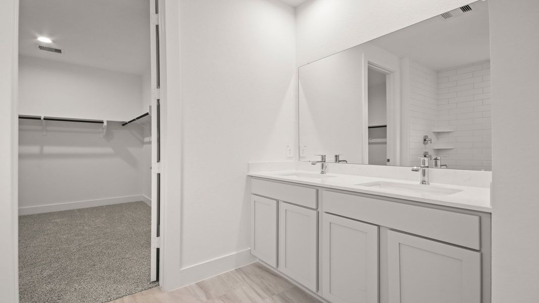 Furnished interior view inside a new home in Silverthorne, Conroe (Image 11).