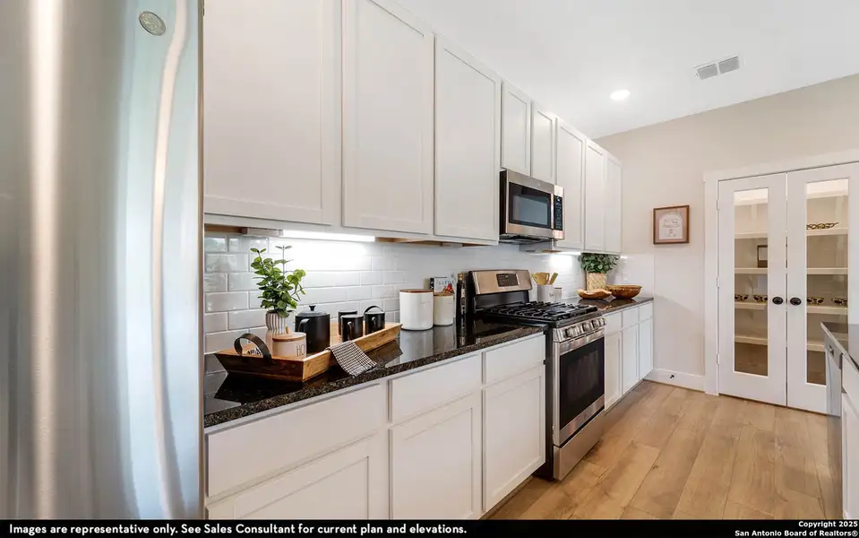 Furnished interior view inside a new home in Hannah Heights, Seguin (Image 8).