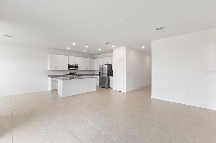 Spacious, unfurnished interior of a new home in Tarpon Bay, Haines City (Image 14). Spacious, unfurnished interior of a new home in Tarpon Bay, Haines City (Image 14).