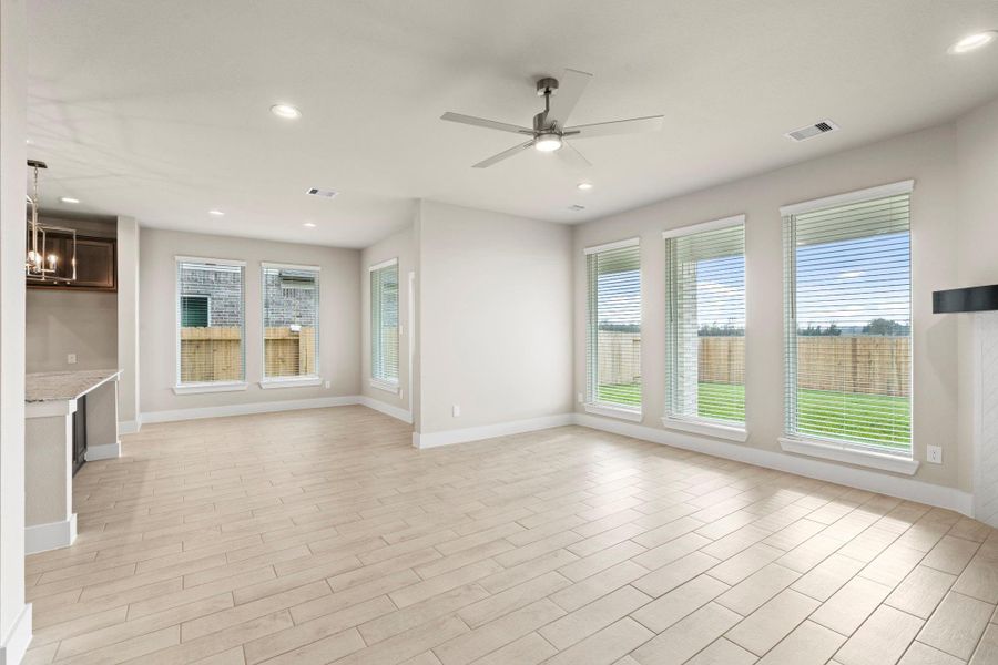 Spacious, unfurnished interior of a new home in Briarwood Crossing, Rosenberg (Image 32).