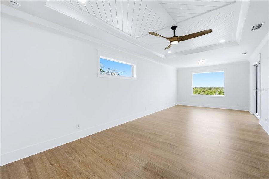 Spacious, unfurnished interior of a new home in , Placida (Image 40).