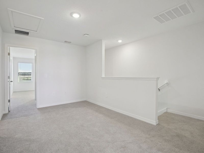 Spacious, unfurnished interior of a new home in Cagan Crossings West, Clermont (Image 8).