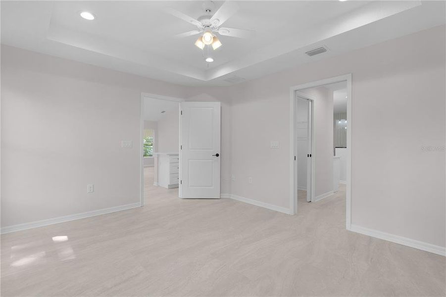 Spacious, unfurnished interior of a new home in , Ocklawaha (Image 32).