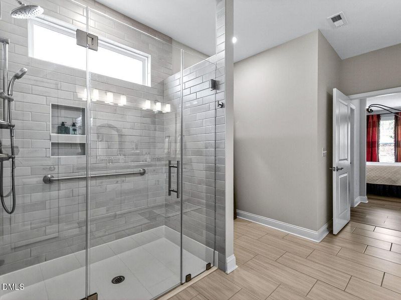 025-1280x960-primary-bath 025-1280x960-primary-bath