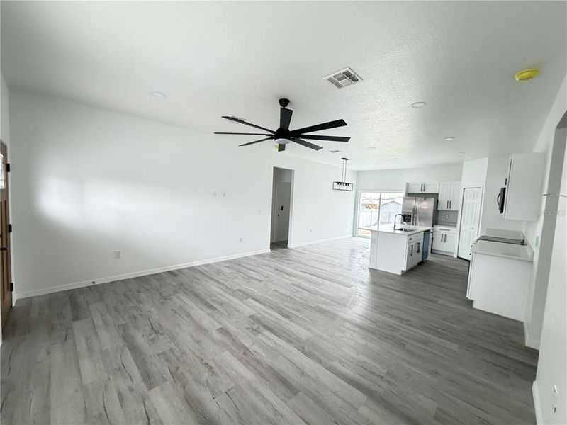 Spacious, unfurnished interior of a new home in , Lakeland (Image 13).