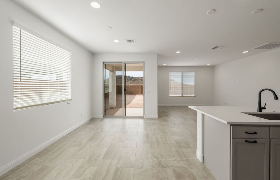 Spacious, unfurnished interior of a new home in Sun City Anthem at Merrill Ranch, Florence (Image 18).