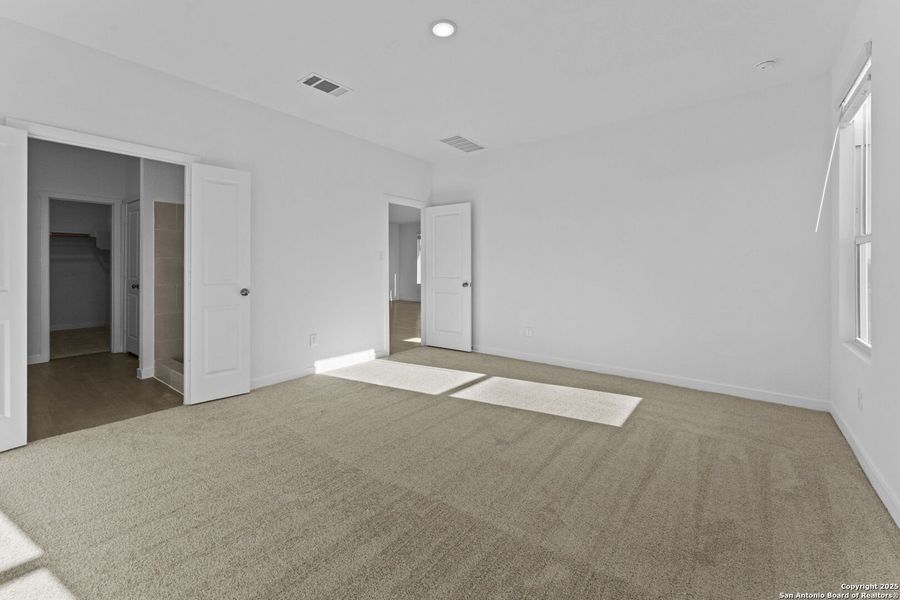 Spacious, unfurnished interior of a new home in , New Braunfels (Image 27).