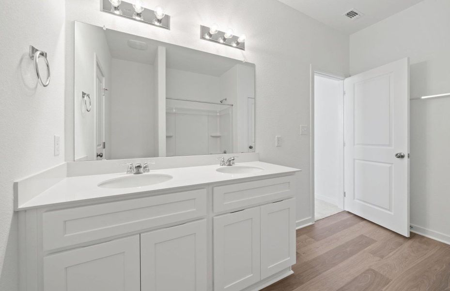 Furnished interior view inside a new home in Alto, San Marcos (Image 9).