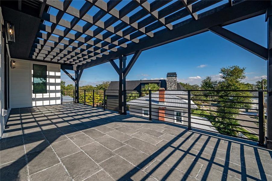 Exterior details and patio area of a home in , Tampa (Image 3).