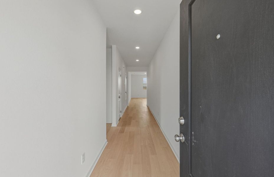 Spacious, unfurnished interior of a new home in Alto, San Marcos (Image 43).