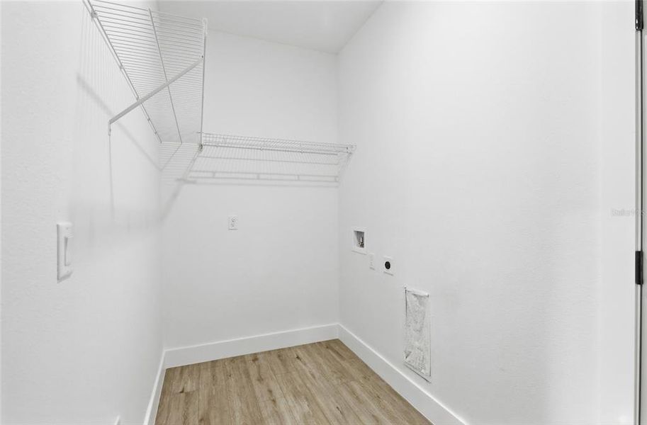 Spacious, unfurnished interior of a new home in , Orlando (Image 18).