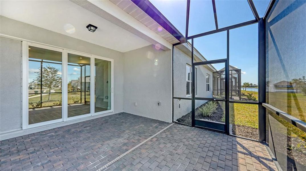 Exterior details and patio area of a home in , Venice (Image 4).