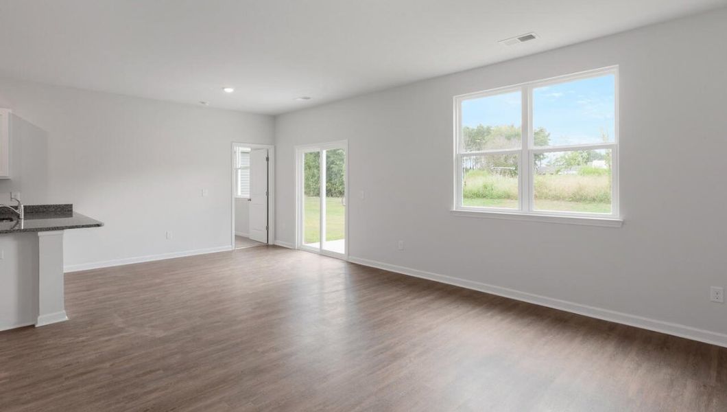 Spacious, unfurnished interior of a new home in Mariners Reach, Bolivia (Image 9).