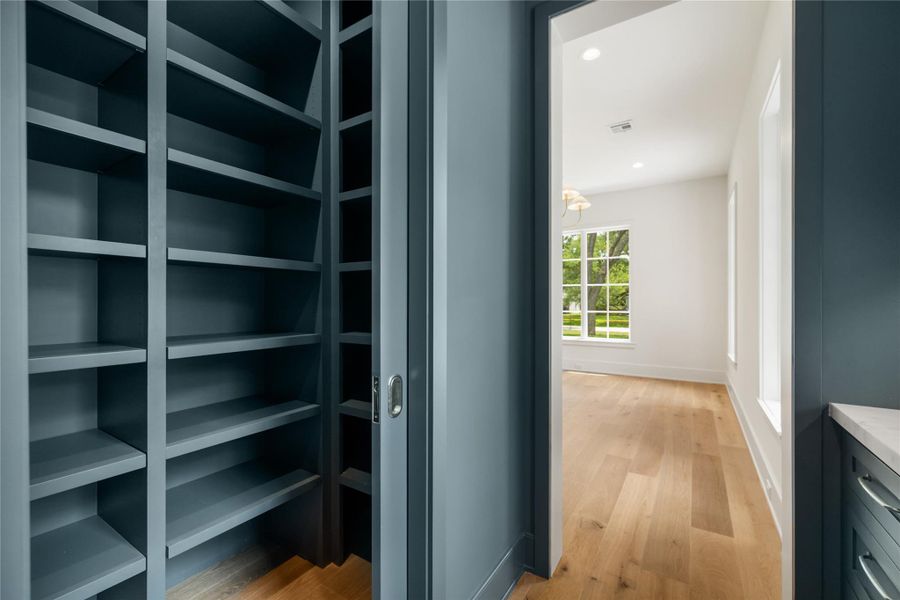 Spacious, unfurnished interior of a new home in , Houston (Image 33).
