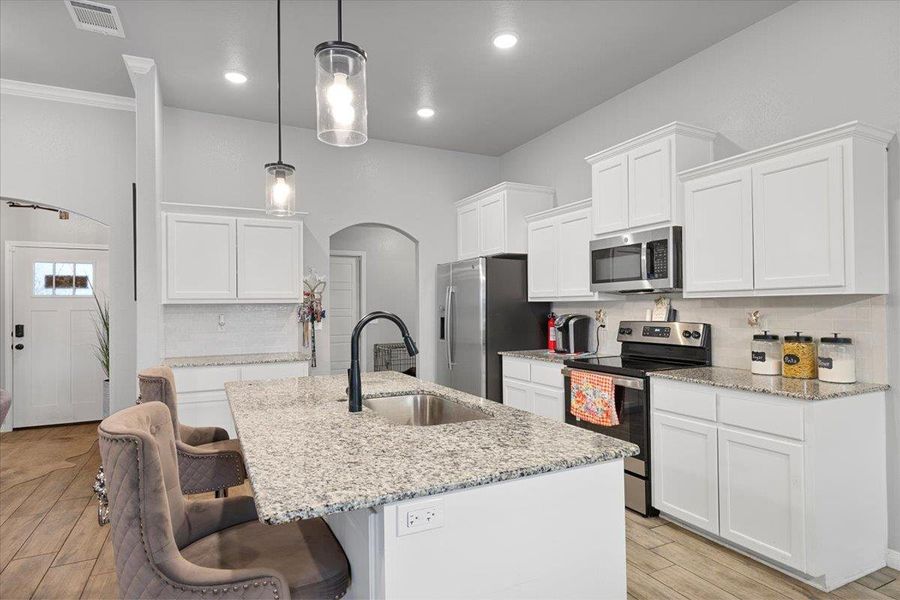 Furnished interior view inside a new home in , Killeen (Image 13).
