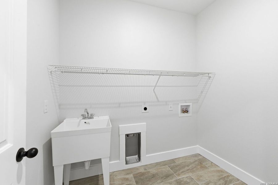 Spacious, unfurnished interior of a new home in Lonesome Dove, San Antonio (Image 37).