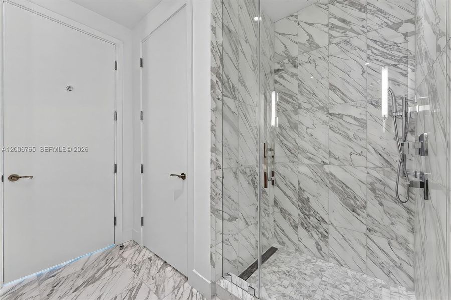 Spacious, unfurnished interior of a new home in , Miami (Image 17).