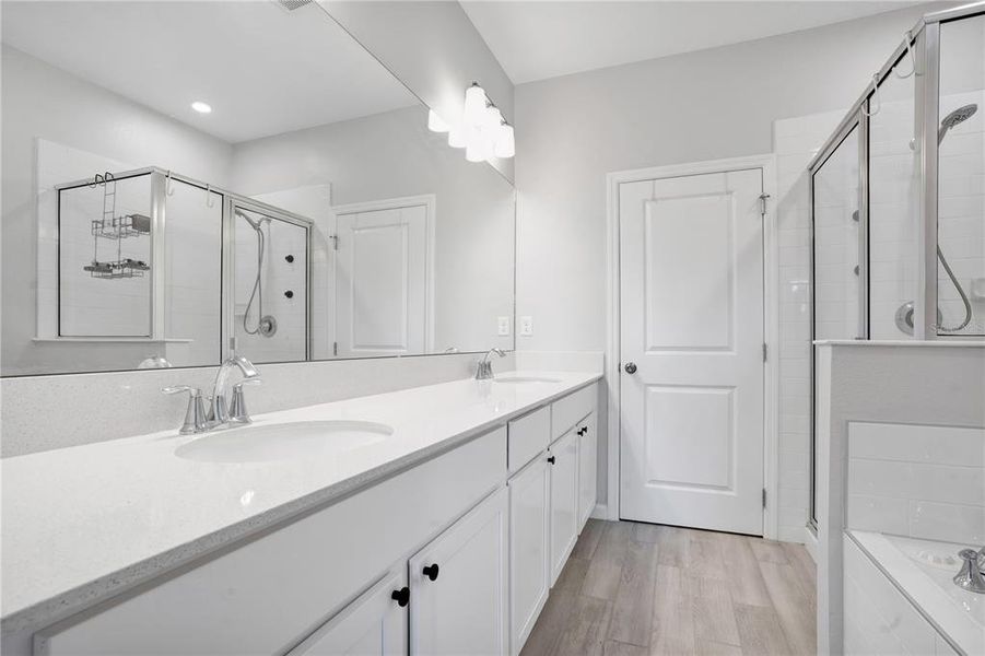 Furnished interior view inside a new home in , Oviedo (Image 9).