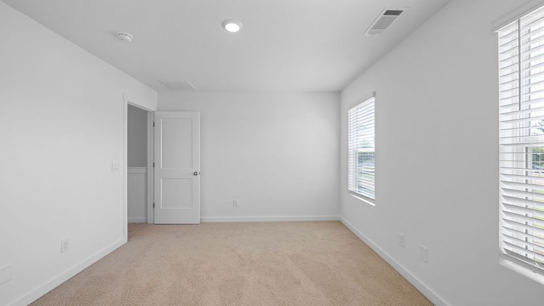 Spacious, unfurnished interior of a new home in Evergreen Landing, Rossville (Image 21).