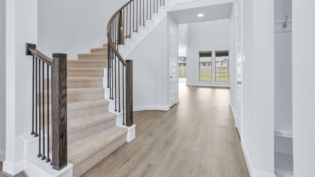 Spacious, unfurnished interior of a new home in Grand Central Park, Conroe (Image 13).