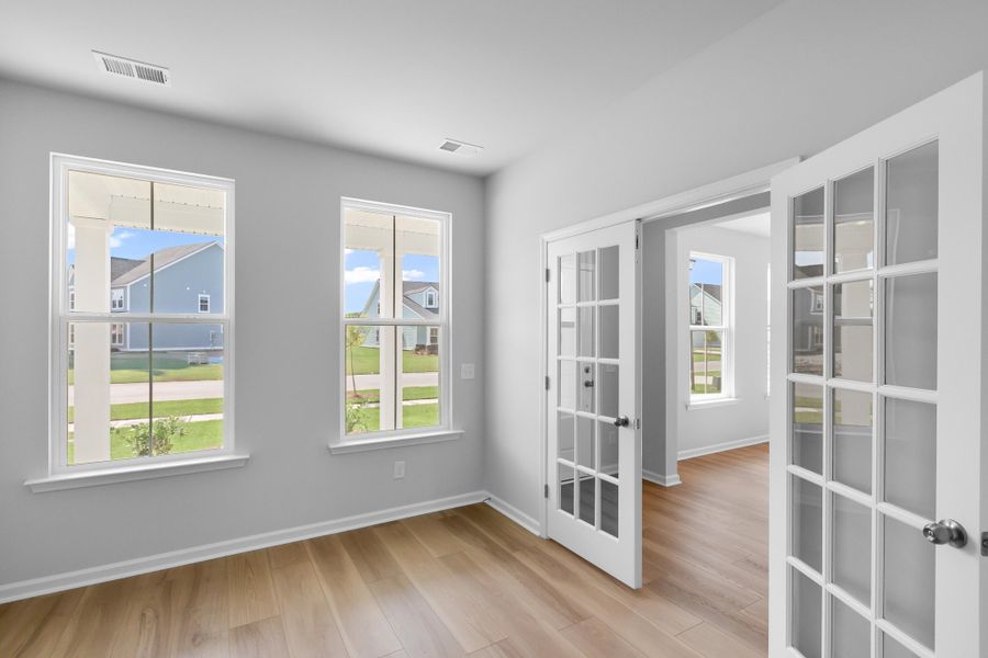 Spacious, unfurnished interior of a new home in , Summerville (Image 32).