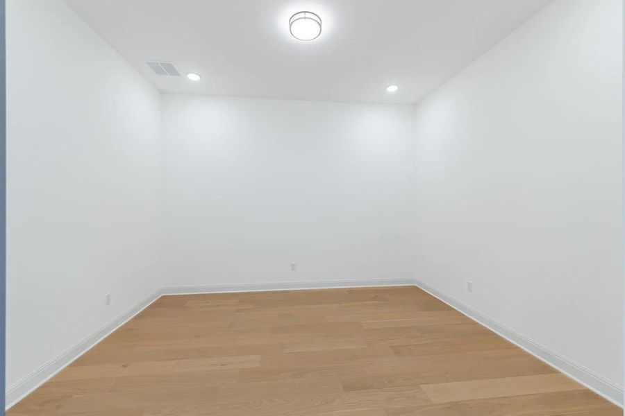 Spacious, unfurnished interior of a new home in Lariat - 70', Liberty Hill (Image 26).