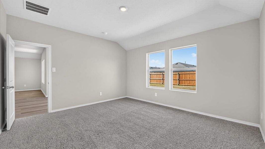 Spacious, unfurnished interior of a new home in The Hills at Reunion, Newark (Image 27).