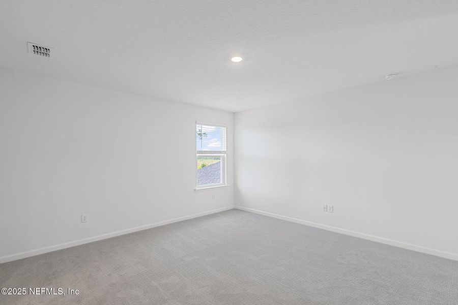 Spacious, unfurnished interior of a new home in Beacon Lake, St. Augustine (Image 16).