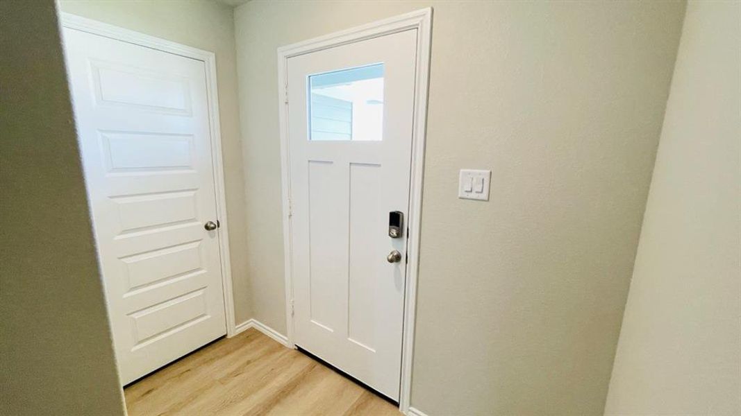 Spacious, unfurnished interior of a new home in Sunnycreek, Fort Worth (Image 10).