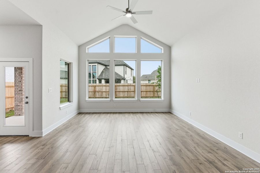 Spacious, unfurnished interior of a new home in Alsatian Oaks, Castroville (Image 27).