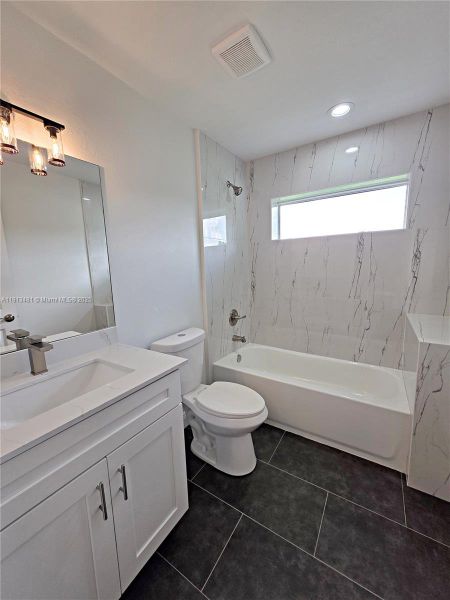 Furnished interior view inside a new home in , Lake Placid (Image 7).