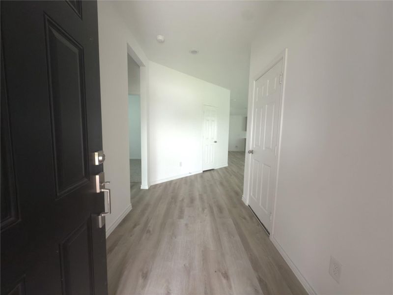 Spacious, unfurnished interior of a new home in , Dayton (Image 4).