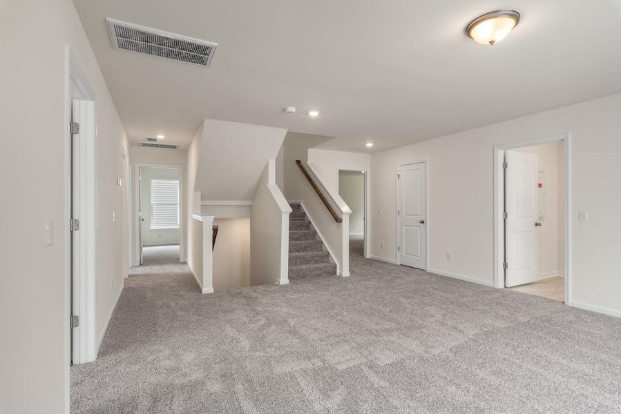 Spacious, unfurnished interior of a new home in Oakley Pointe, Moncks Corner (Image 24).