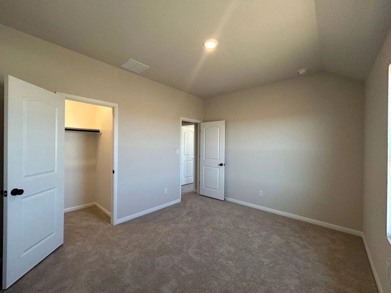 Spacious, unfurnished interior of a new home in Willow Springs, Buda (Image 27).