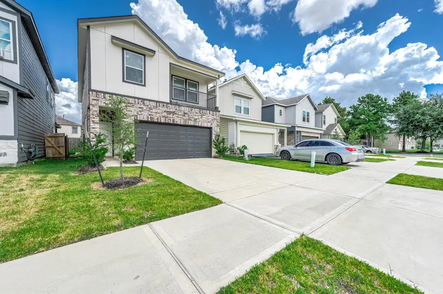 Beautiful front elevation of this single family home with double-wide driveway. Beautiful front elevation of this single family home with double-wide driveway.