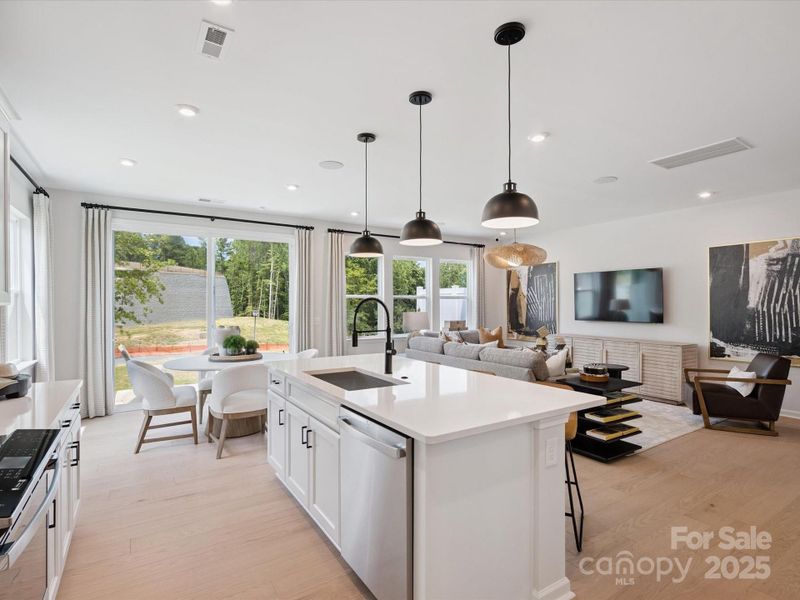 Central Island Ideal for Casual Dining Central Island Ideal for Casual Dining