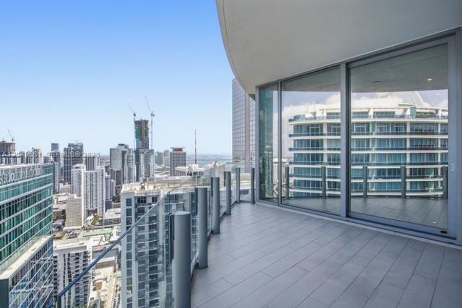 Condo located in Miami, FL showcasing its design and architecture (Image 25).