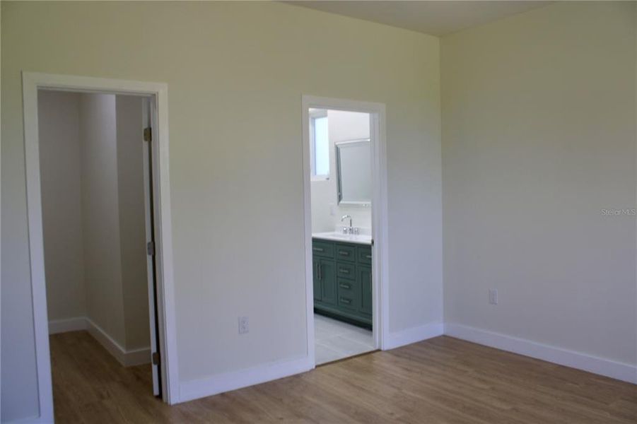 Spacious, unfurnished interior of a new home in , Port Charlotte (Image 36).