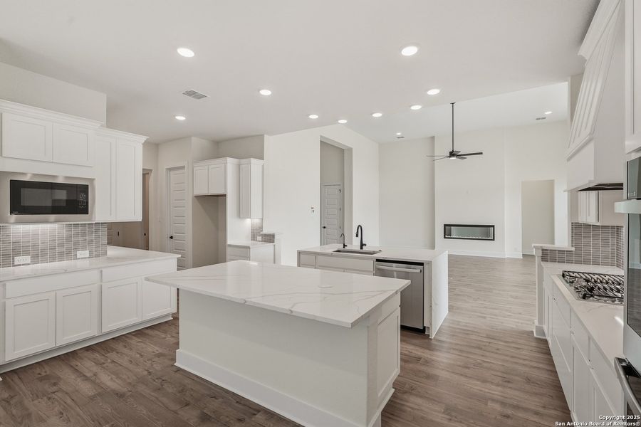 Furnished interior view inside a new home in Mesa Western, Cibolo (Image 12). Furnished interior view inside a new home in Mesa Western, Cibolo (Image 12).