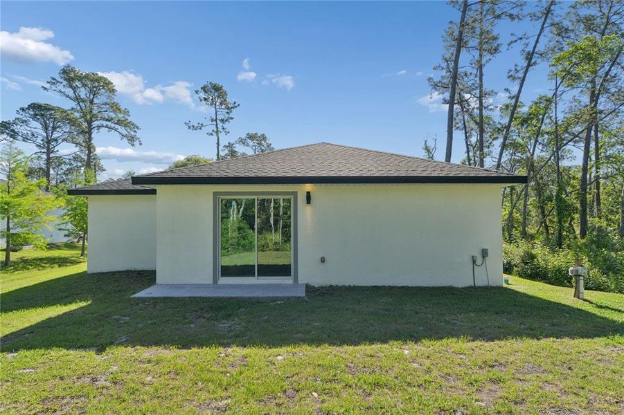 Exterior details and patio area of a home in , Deland (Image 4).