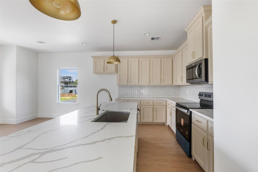 Large island with elegant quartz countertops.