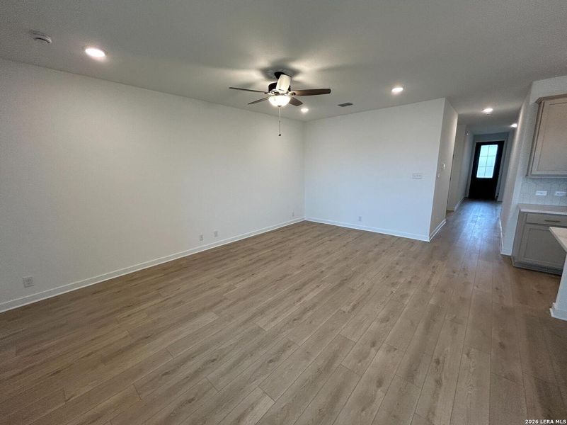 Spacious, unfurnished interior of a new home in Hennersby Hollow, San Antonio (Image 14).