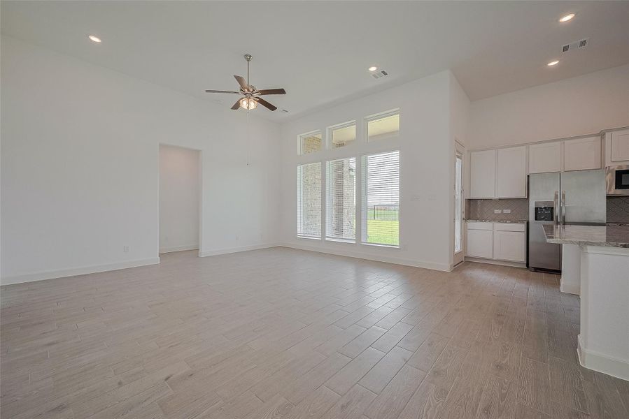 Spacious, unfurnished interior of a new home in Lago Mar, Texas City (Image 33). Spacious, unfurnished interior of a new home in Lago Mar, Texas City (Image 33).