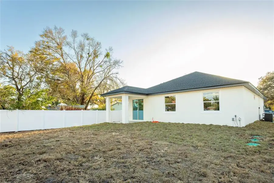 Exterior details and patio area of a home in , Tampa (Image 4).