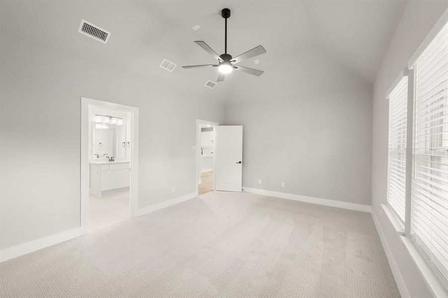 Spacious, unfurnished interior of a new home in Llano Springs, Fort Worth (Image 23).