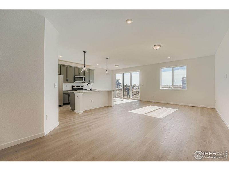Spacious, unfurnished interior of a new home in Farmstead, Berthoud (Image 25).
