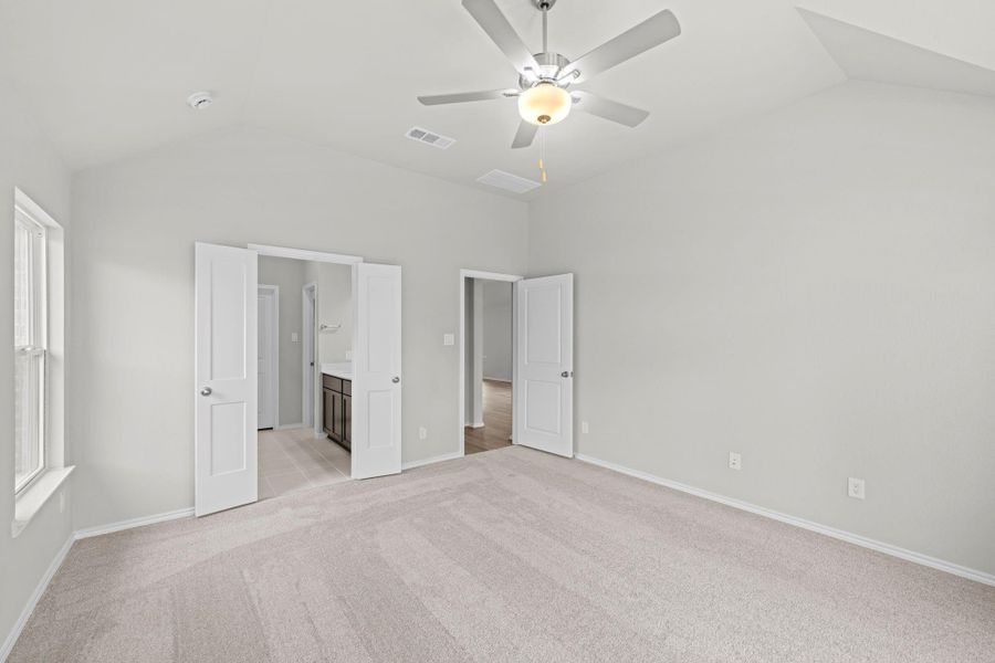 Spacious, unfurnished interior of a new home in Two Step Farm, Montgomery (Image 24).
